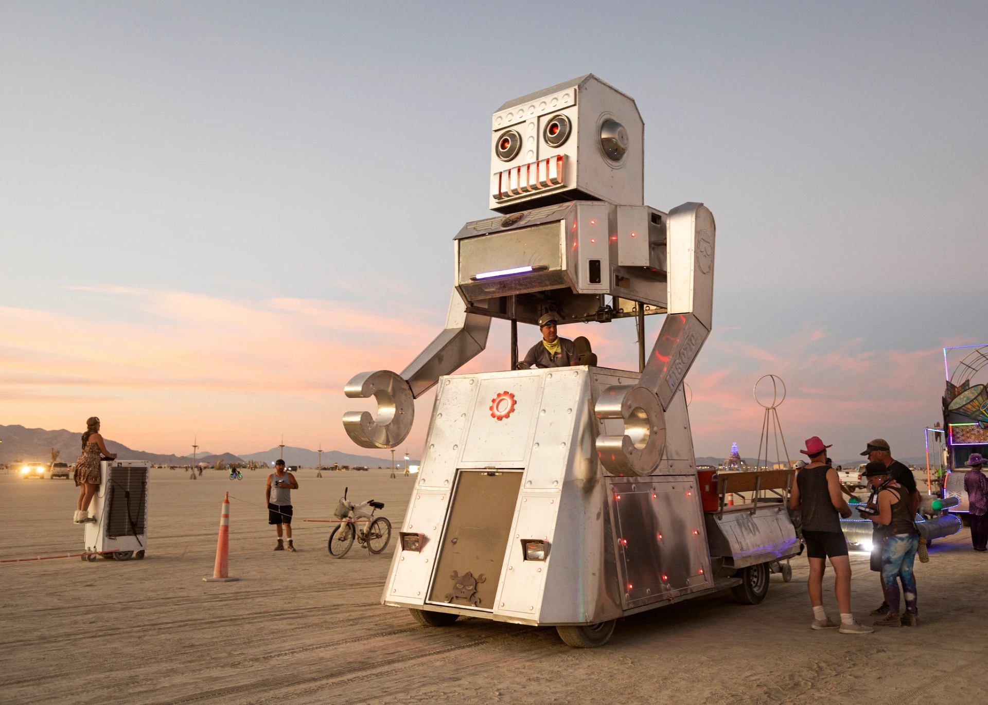 Giant Robot — mutant vehicle at Burning Man (reference, not built by Rambazamba)