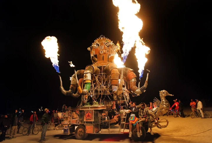 Flame Octopus — mutant vehicle at Burning Man (reference, not built by Rambazamba)